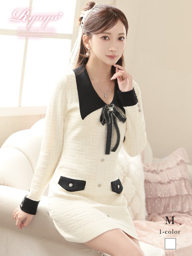 バイカラーのデザインが上品な雰囲気を醸し出すボータイブローチ付きニットワンピース 【Ryuyu】