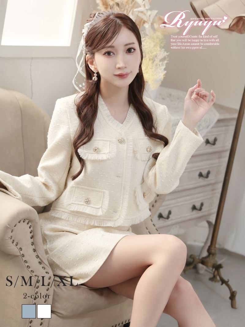 上品なツイード素材とゴールドボタンが映えるフリンジデザインのノーカラースーツセットアップ 【Ryuyu】